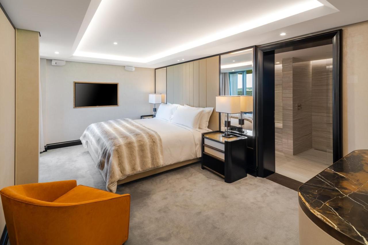 Five Zurich - Luxury City Resort Ngoại thất bức ảnh A bedroom at the hotel