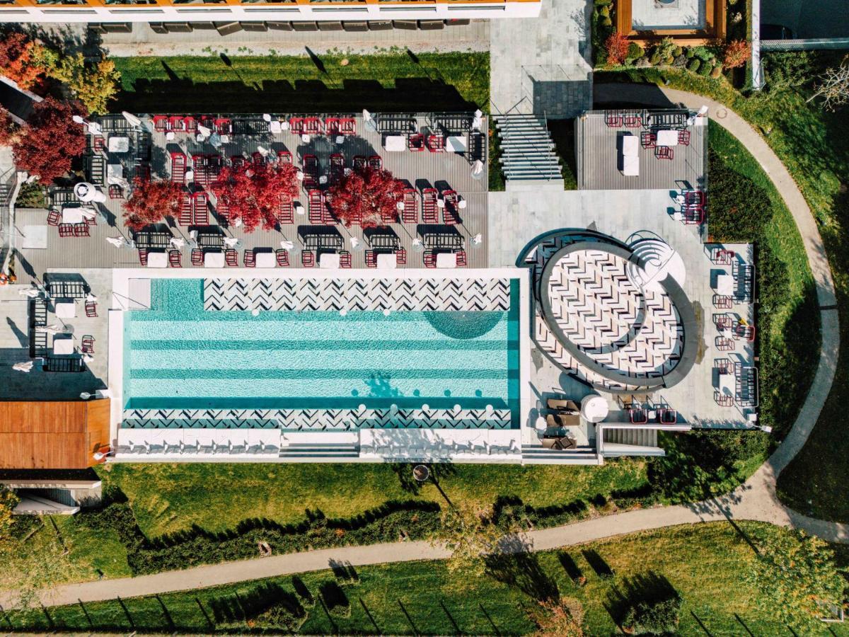 Five Zurich - Luxury City Resort Ngoại thất bức ảnh Aerial view of the pool